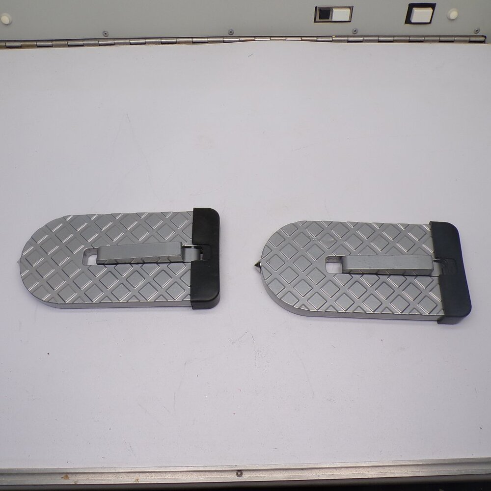 2 - Car Multi Functional Latch Door Step Glass Breaker Safety Hammers